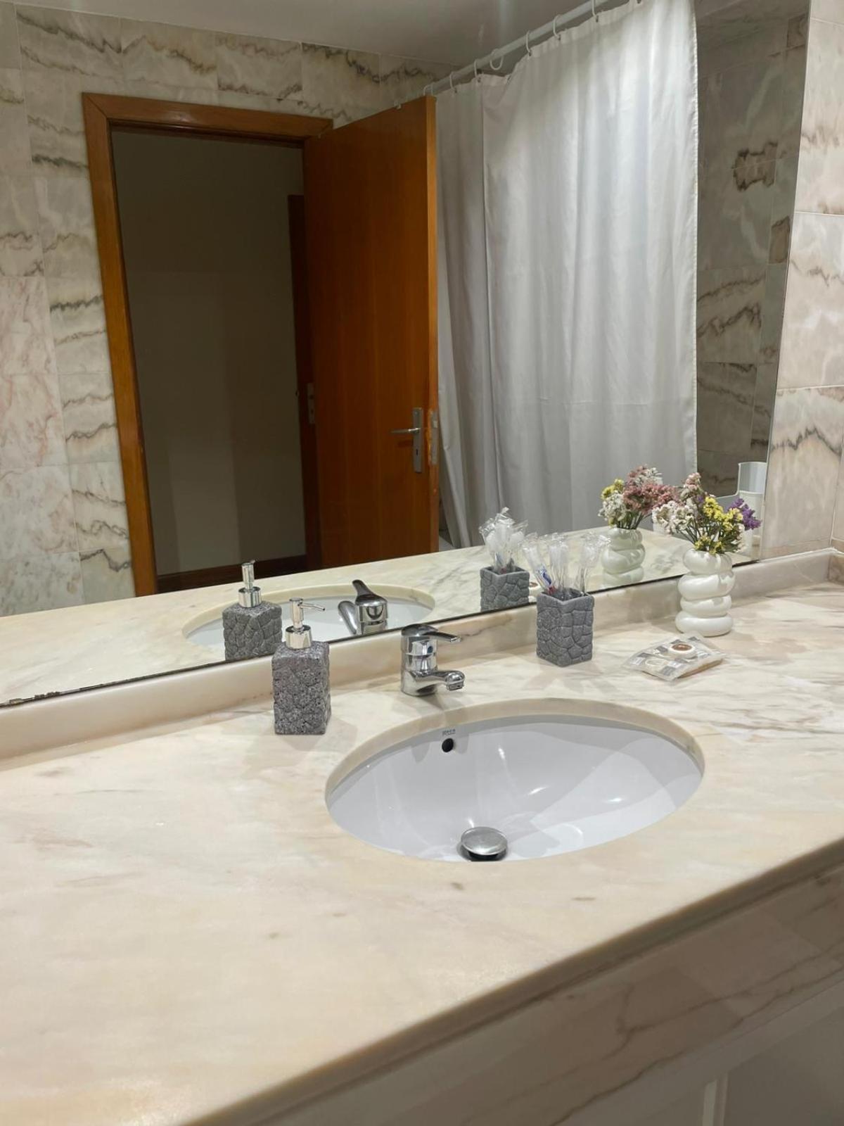 Eixo Atlantico Apartment Bragança Екстериор снимка
